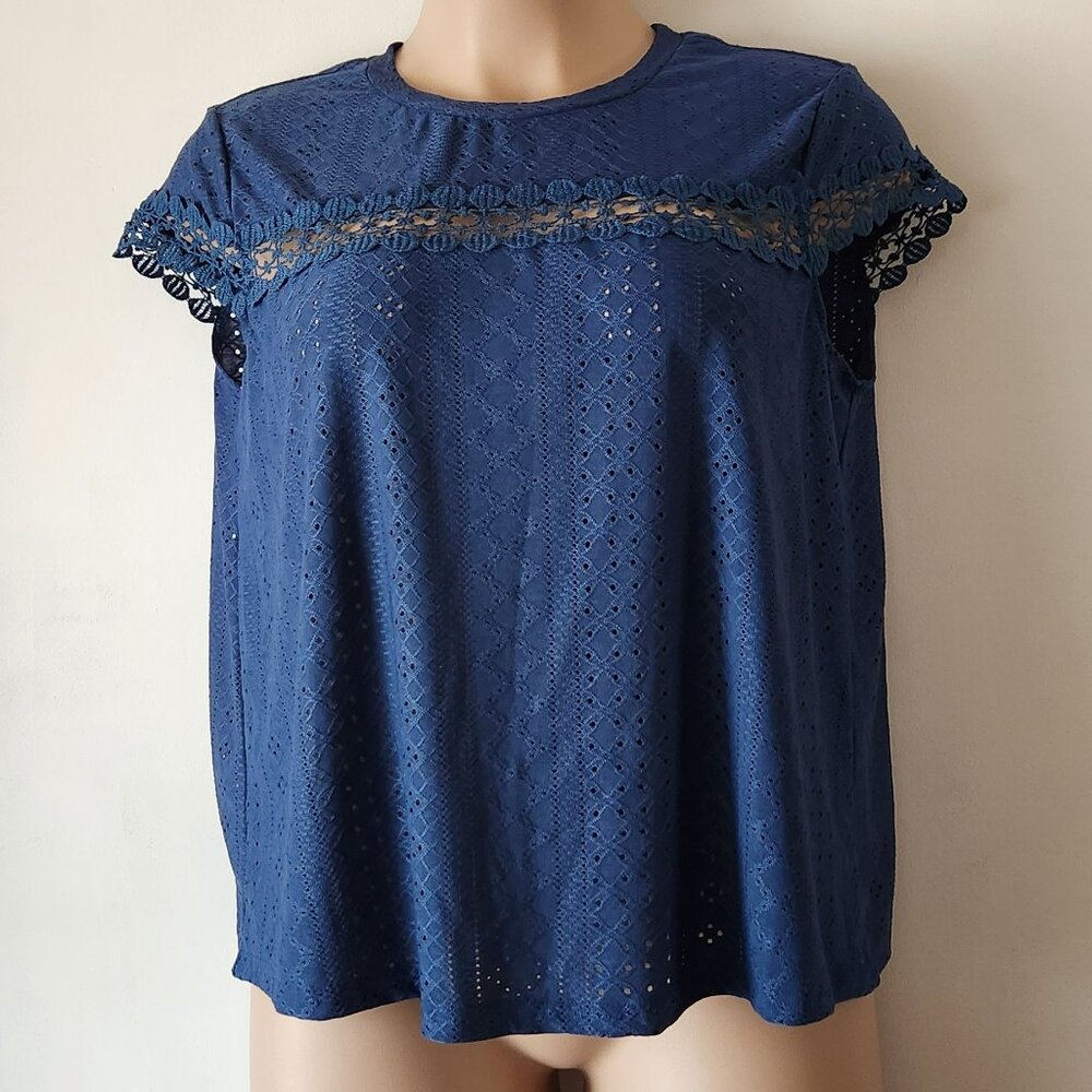 Shein Curve top sz 1X stretch eyelet blue lace inset VGUC